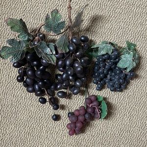 Bundle of grapes to decorate with. (They need to be cleaned) Good condition!